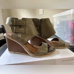 Dolce Vita Wedge Sandals, size 8